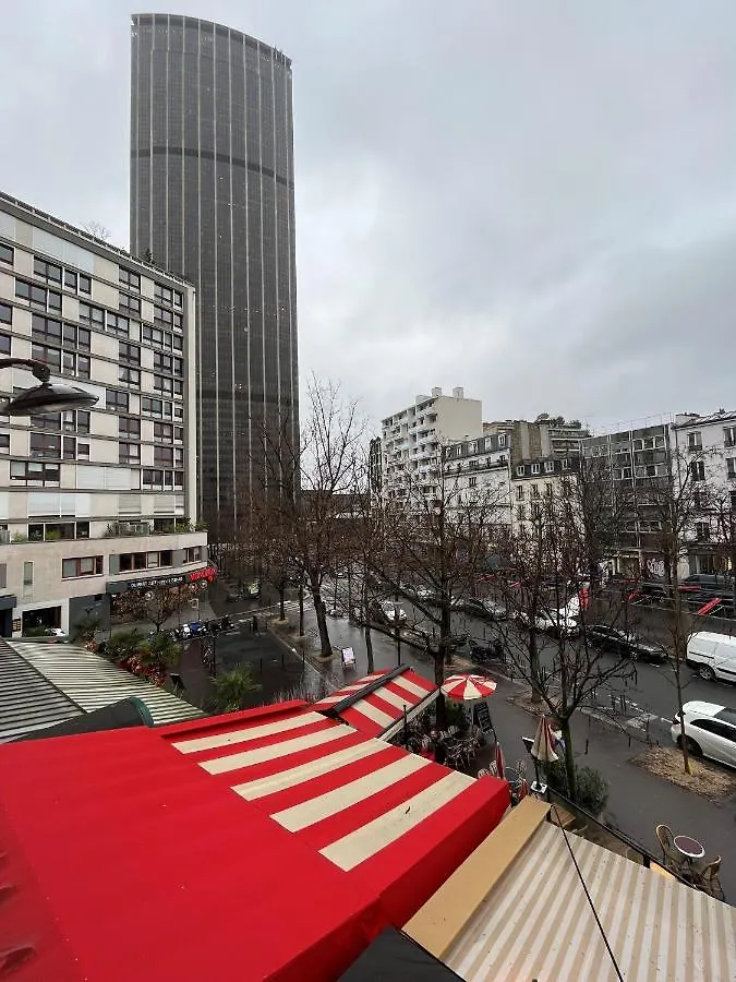 Hotel De La Tour Parigi